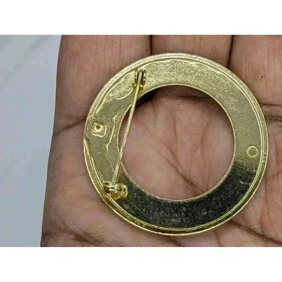 Chain Design Brooch Red Enamel Gold Circle EUC Jewelry - Picture 5 of 6